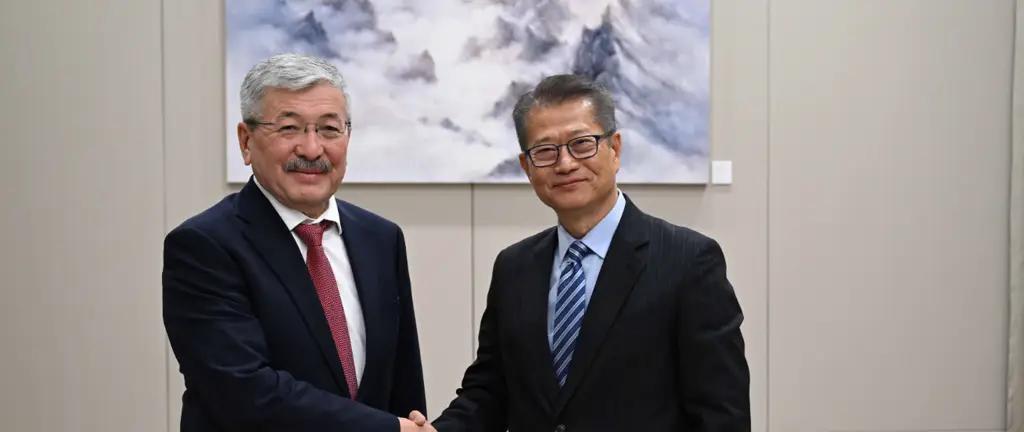 Адылбек Касымалиев обсудил расширение финсотрудничества с Полом Чаном в Гонконге