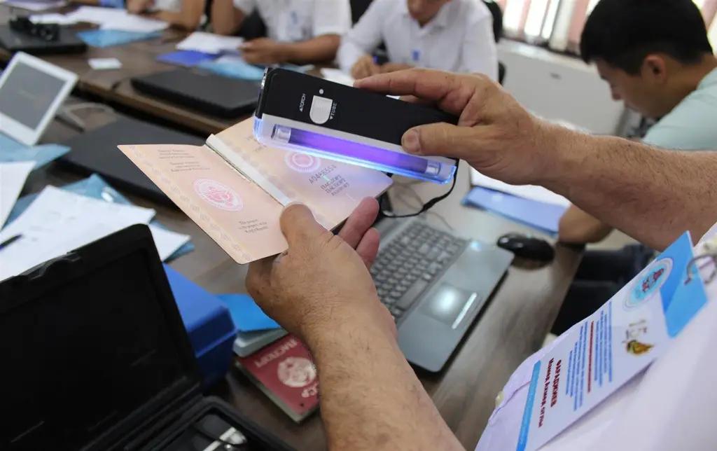 Товары из Китая в Узбекистан перевозились с поддельными печатями таможни КР