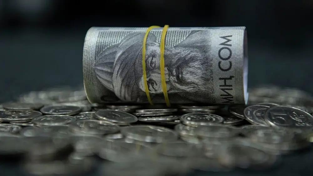 Кыргызстан в 2024 году потратил на обслуживание госдолга на 6.7 млрд сомов меньше