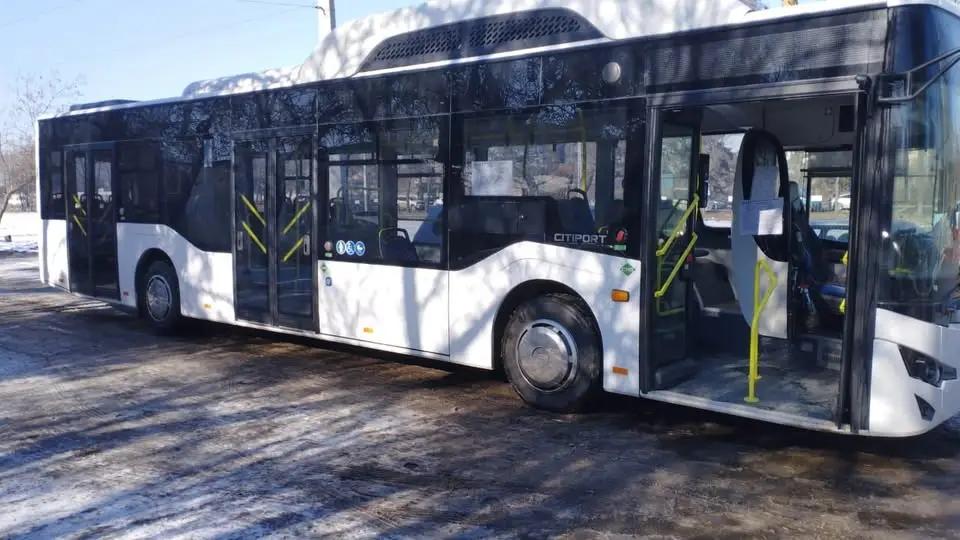 В Бишкек привезли третью партию автобусов