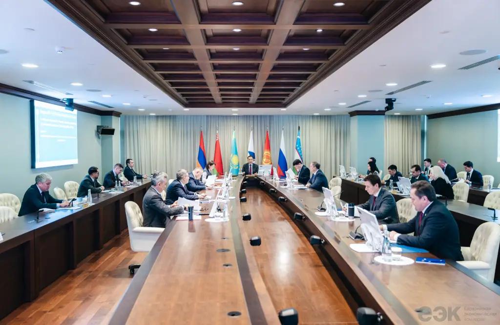 ЕЭК расширила пассажирскую таможенную декларацию для экспресс-грузов