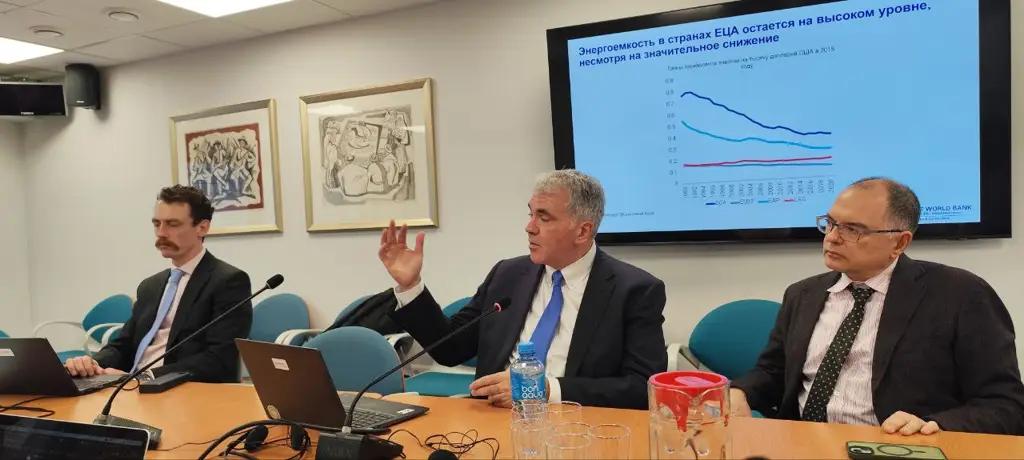 World Bank economists identify challenges for middle-income countries