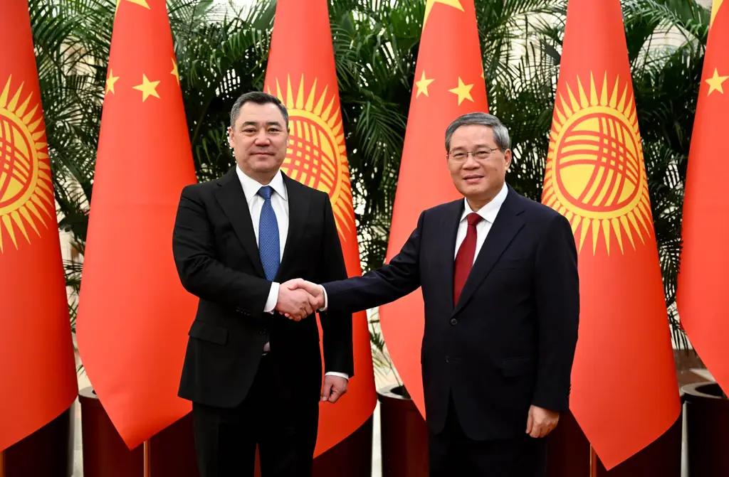 О чем Садыр Жапаров говорил с главой Госсовета Китая