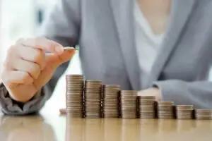 Кыргызстанда орточо айлык акы 37 миң 361 сомду түздү