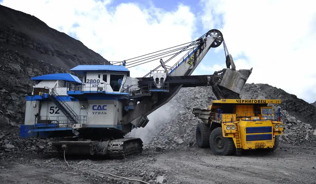 «Кыргызкөмүр» получил партию специальной техники для развития угольной отрасли