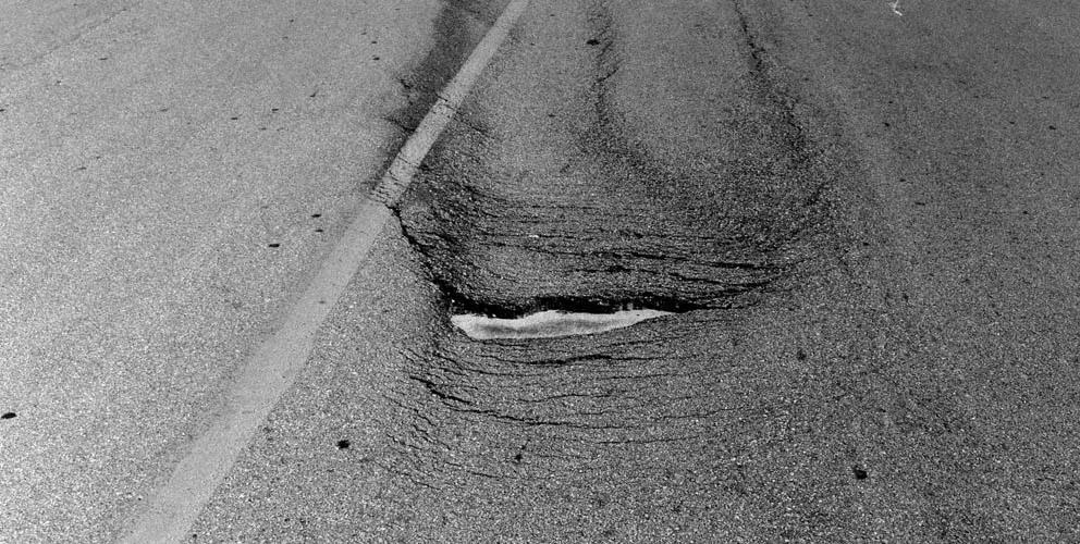 В Бишкеке недобросовестных подрядчиков внесут в черный список за некачественный ремонт дорог