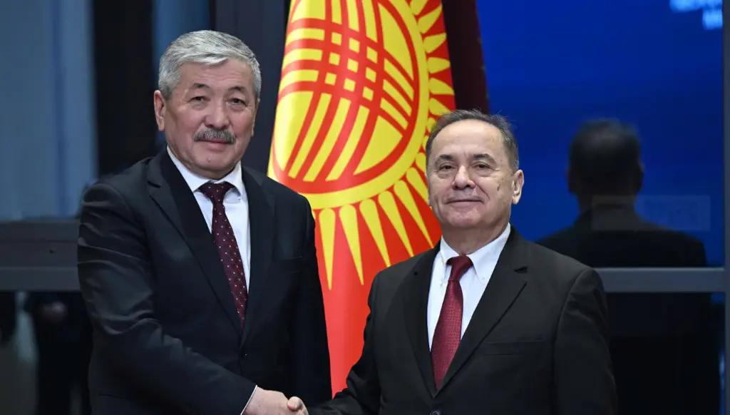 Глава кабмина Кыргызстана и посол Венгрии обсудили развитие двустороннего сотрудничества