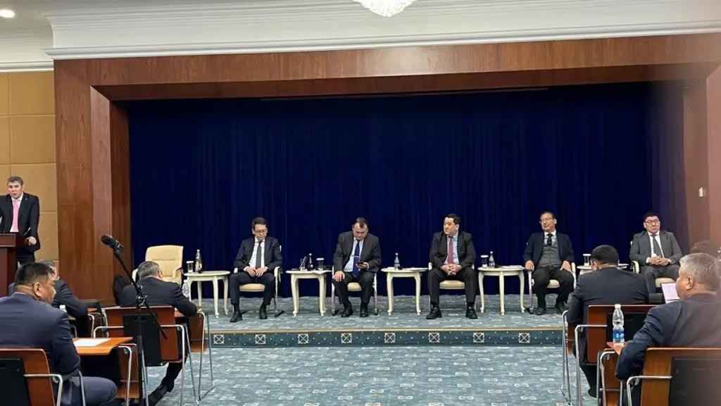 Бишкекте экономикалык өнүгүү үчүн бийлик менен бизнес кызматташтыгы талкууланды