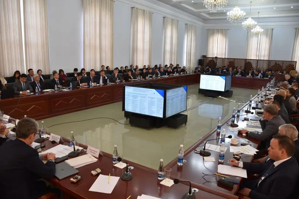 В Бишкеке реализуют проект по укреплению связей вузов с рынком труда