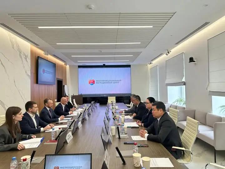 Министр труда обсудил открытие миграционного центра с Москвой