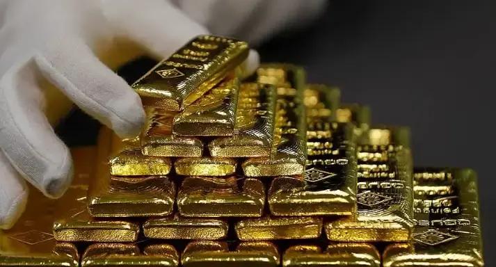 Унция золота НБ КР подешевела на 2.8 тысячи сомов