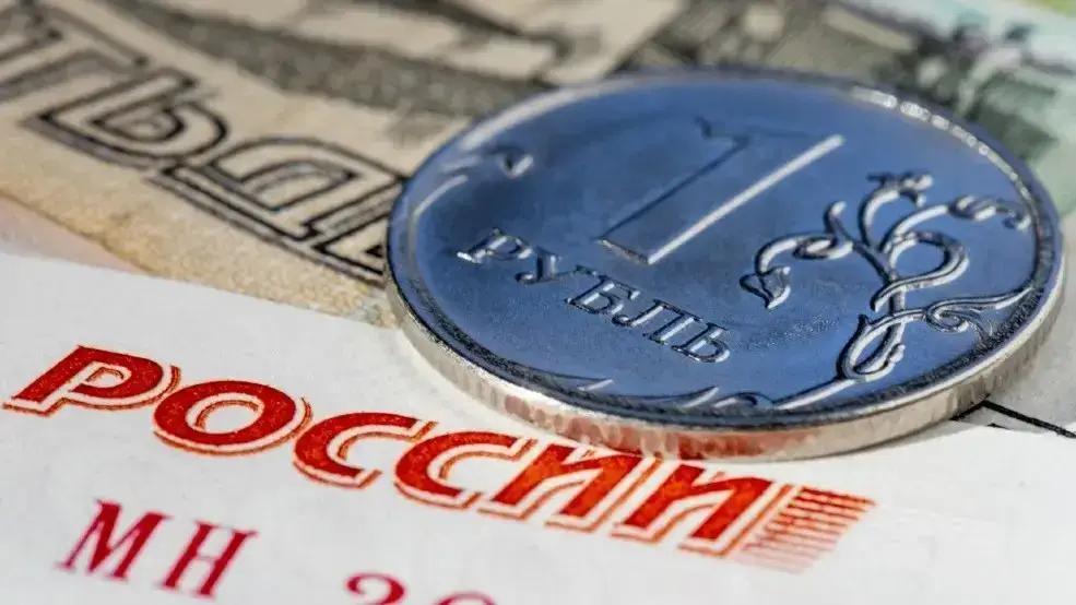 Рубль просел к основным валютам. Курс Центробанка