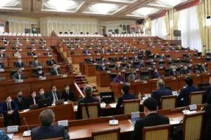 Жогорку Кеңештин аппаратынын кызматкерлери үчүн үй курула баштайт