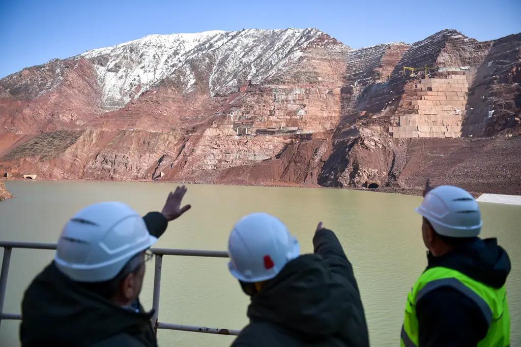 Cabinet of Ministers Chairman Adylbek Kasymaliyev visits Rogun HPP in Tajikistan