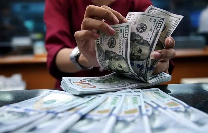 The volume of US dollar trading at the interbank trades increased by 7%