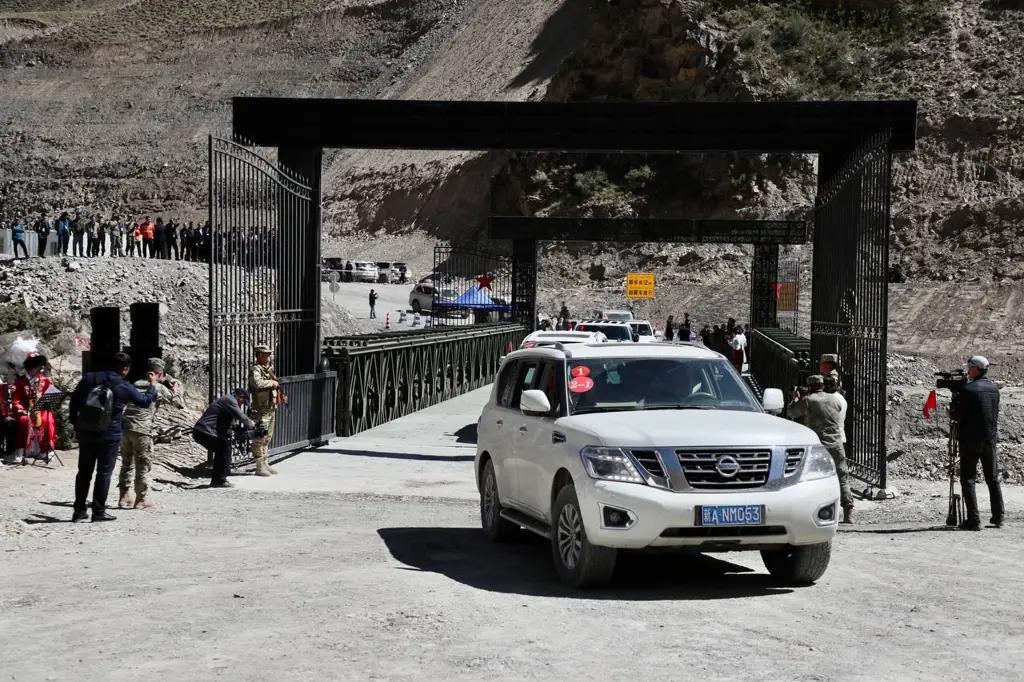 Министр транспорта Кыргызстана обсудил с Китаем модернизацию КПП «Бедель»