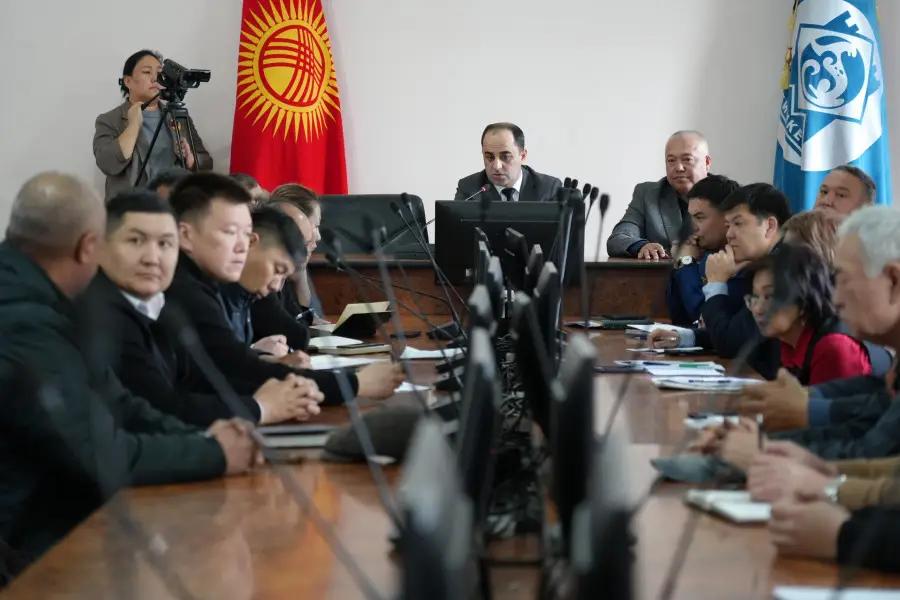 В мэрии решали, как благоустроить Ошский рынок