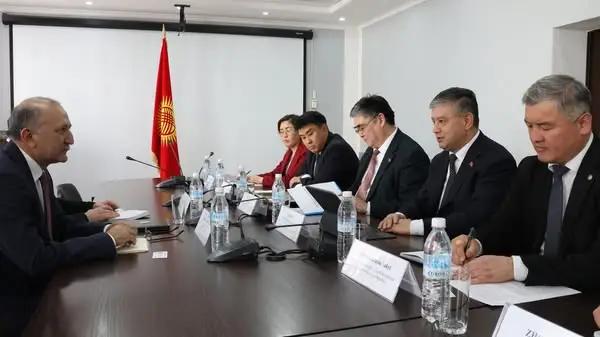 Кыргызстан и Узбекистан обсудили взаимодействие в сферах занятости и миграции