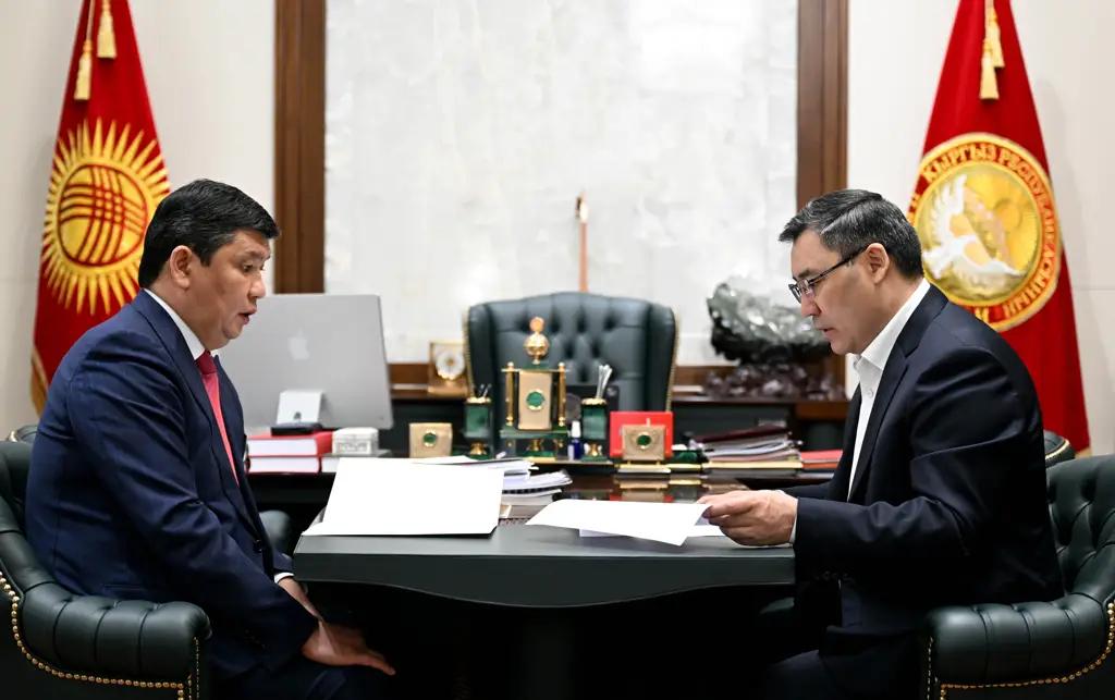 Президент на встрече с мэром Бишкека узнал, какие проекты осуществляются в городе