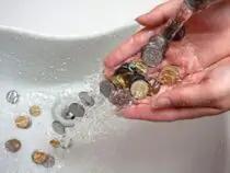 Кыргызстандагы үч шаарда сууга бааны көтөрүү каралууда