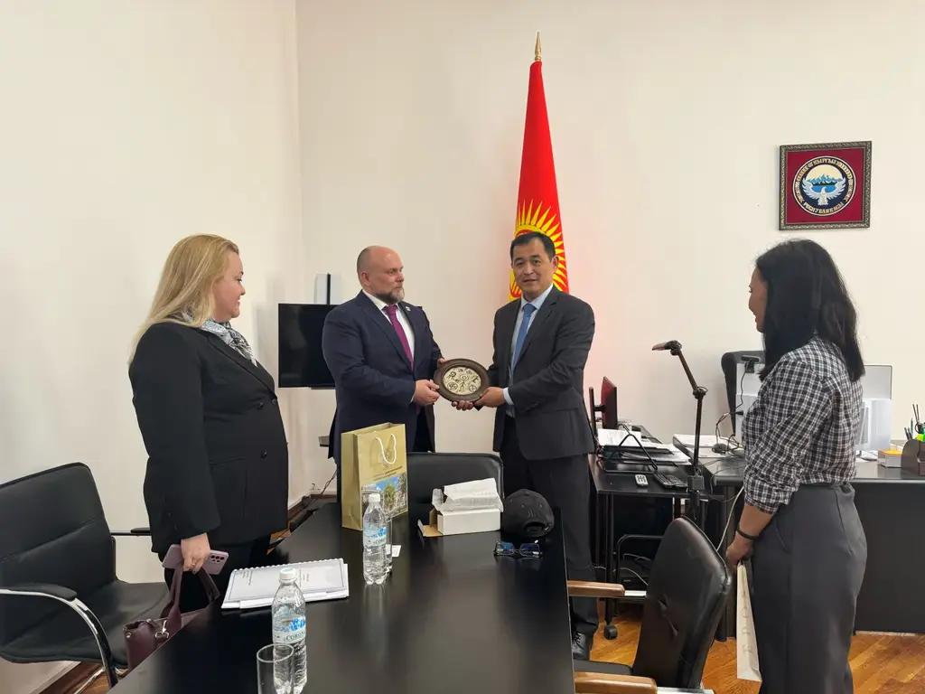 Кыргызстан и Россия укрепляют сотрудничество в сфере здравоохранения