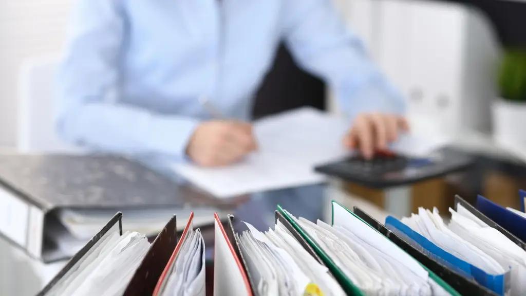 Иш берүүчү кызматкерди жумушчу эмес күнү иштетсе, эки эсе көп акы төлөйт же эс алуу күнүн берет