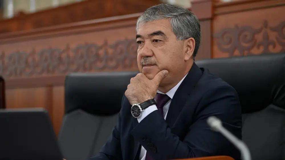 Депутат Сулайманов кызматтык унаадан баш тарта турганын билдирди