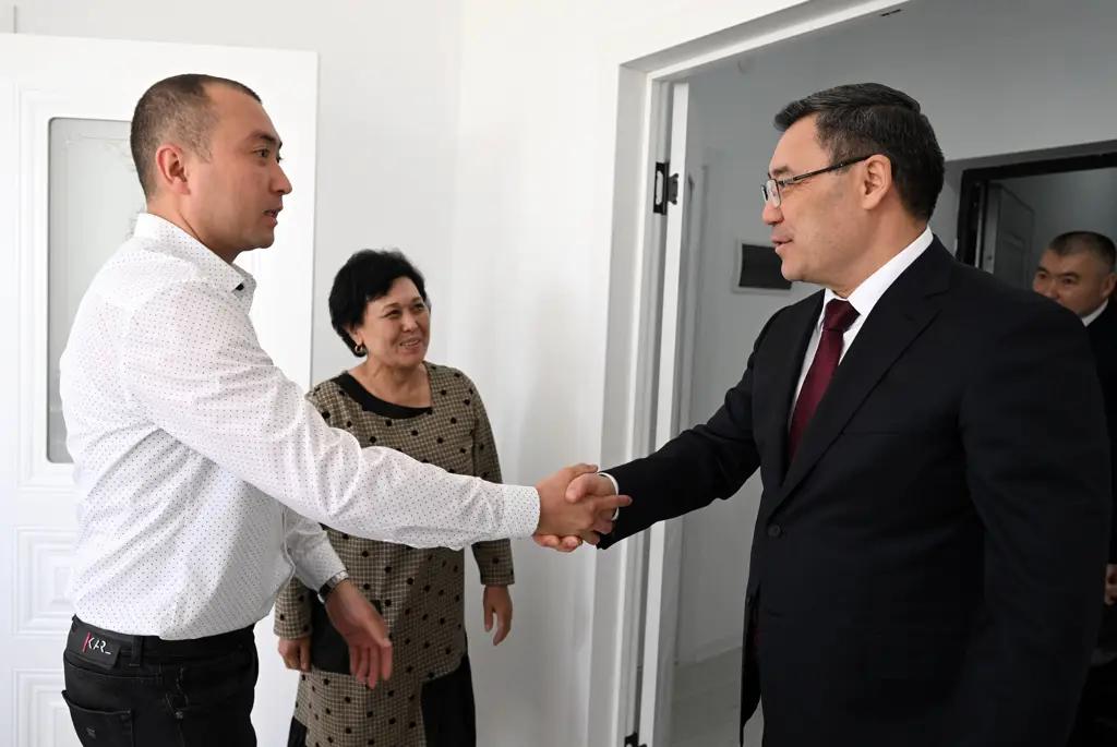 Садыр Жапаров открыл новый жилой комплекс в Бишкеке