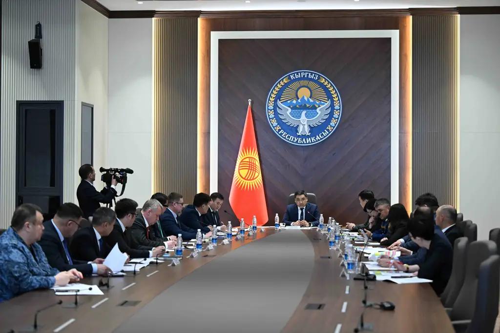 На заседании республиканского штаба рассмотрен ход работ по строительству девяти кыргызско-российских школ