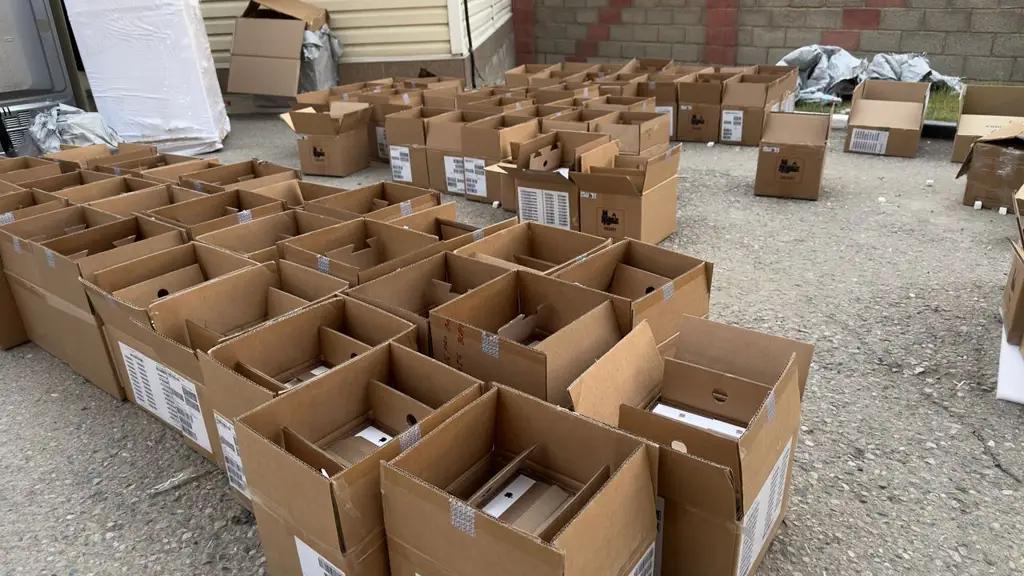 В страну пытались незаконно ввезти сотовые телефоны — IPhone 16, Samsung S25