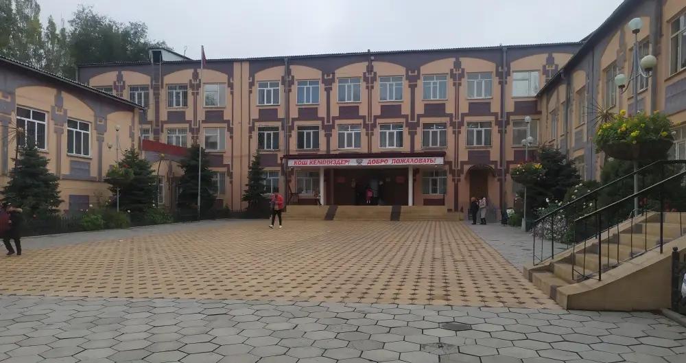 Бишкектеги №67 мектептин бир кабинети менчикке берилип кеткен