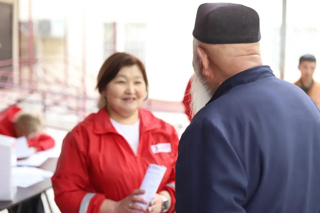 Кыргызстанцы собрали 2.7 млн сомов на помощь нуждающимся семьям вместе с RG Brands