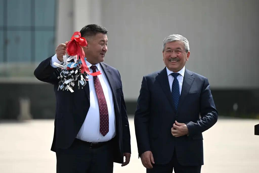 Энергетики получили от президента и кабмина новую технику стоимостью более 100 млн сомов