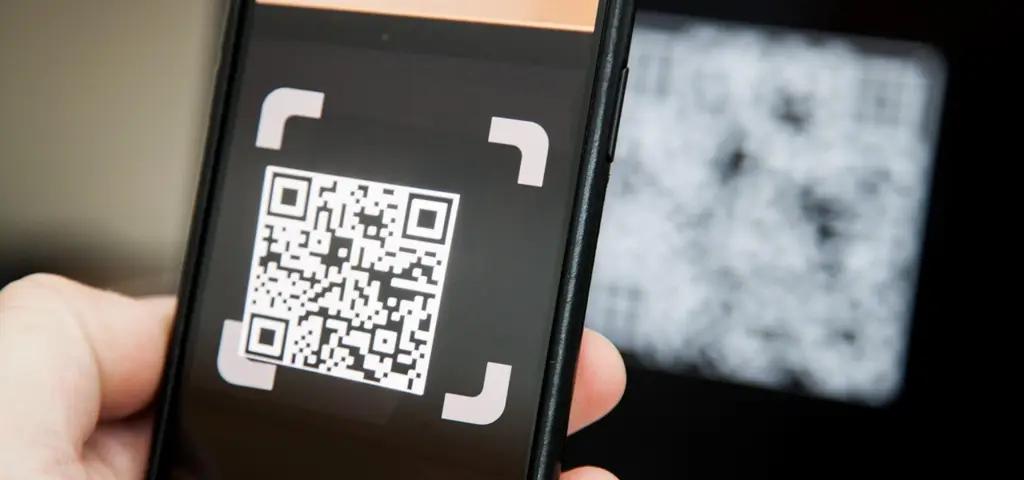 Кыргызстанцы через QR-коды оплатили госуслуги на 1.6 млрд сомов