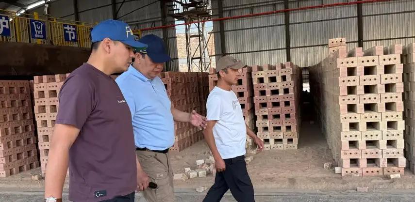 Рядом с новым кирпичным заводом в Бишкеке начали строить еще один — более мощный