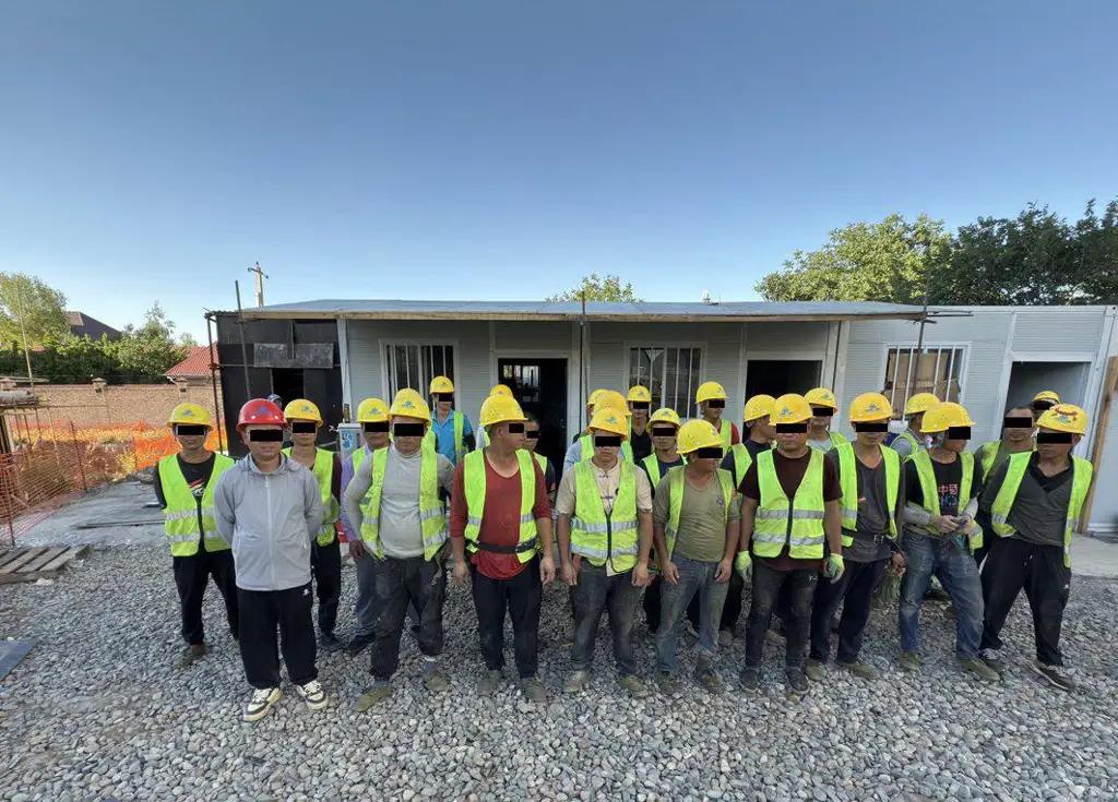 В Бишкеке выявили 39 нелегальных граждан Китая, работавших на стройке