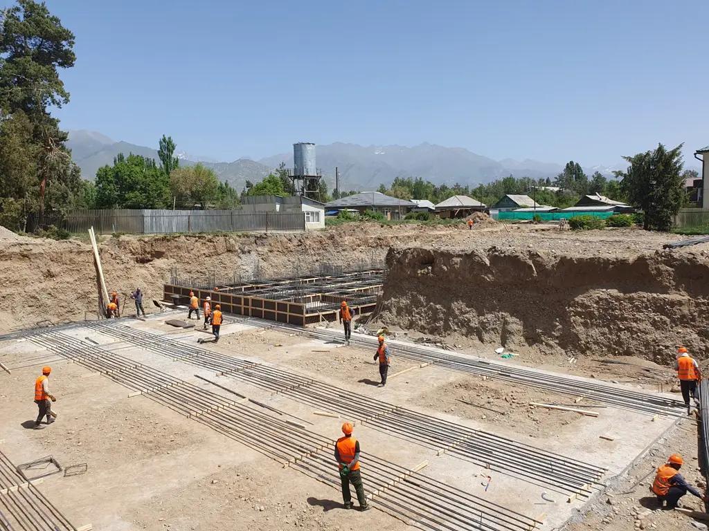 Ананьев айылында 100 орундуу оорукана салынууда