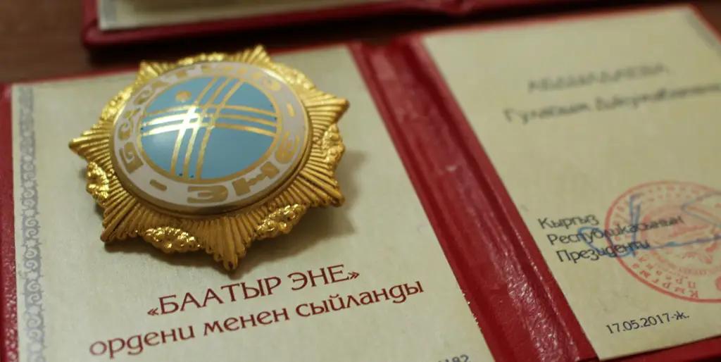 Кыргызстанда 90 "баатыр эне" пенсия алууга укугу жок, аларга жөлөкпул берилет