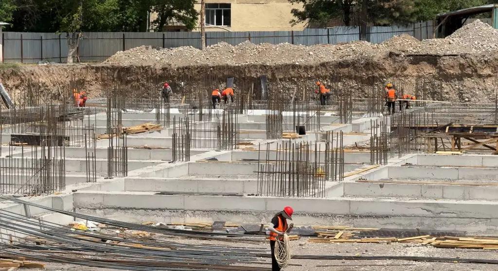 На юге Бишкека возводят больницу на 3 млрд сомов для пациентов с травмами