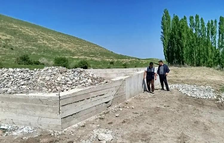 На пастбищных угодьях в Панфиловском районе незаконно начали строить дом