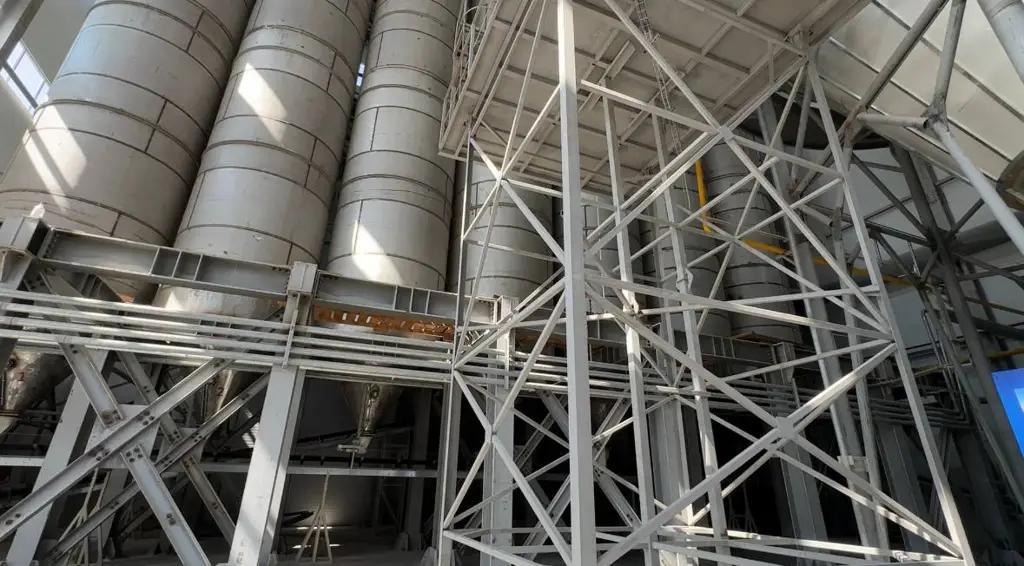 В Ысык-Атинском районе открылся завод по производству керамогранита