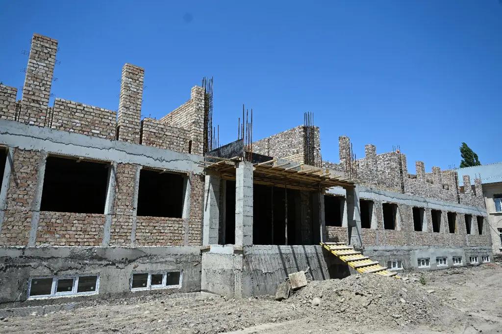 В Сокулукской школе уже 10 лет строят дополнительный корпус