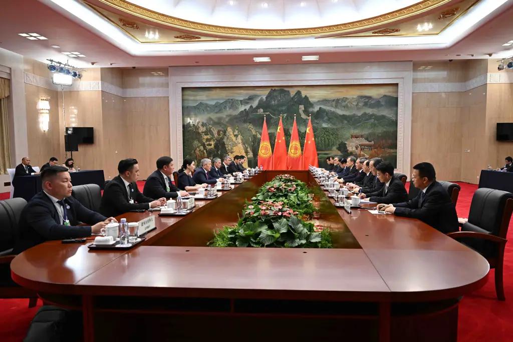 Адылбек Касымалиев Кытайдын премьери менен жолукту