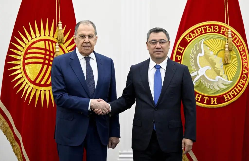 Садыр Жапаров и Сергей Лавров обсудили стратегическое партнерство Кыргызстана и России
