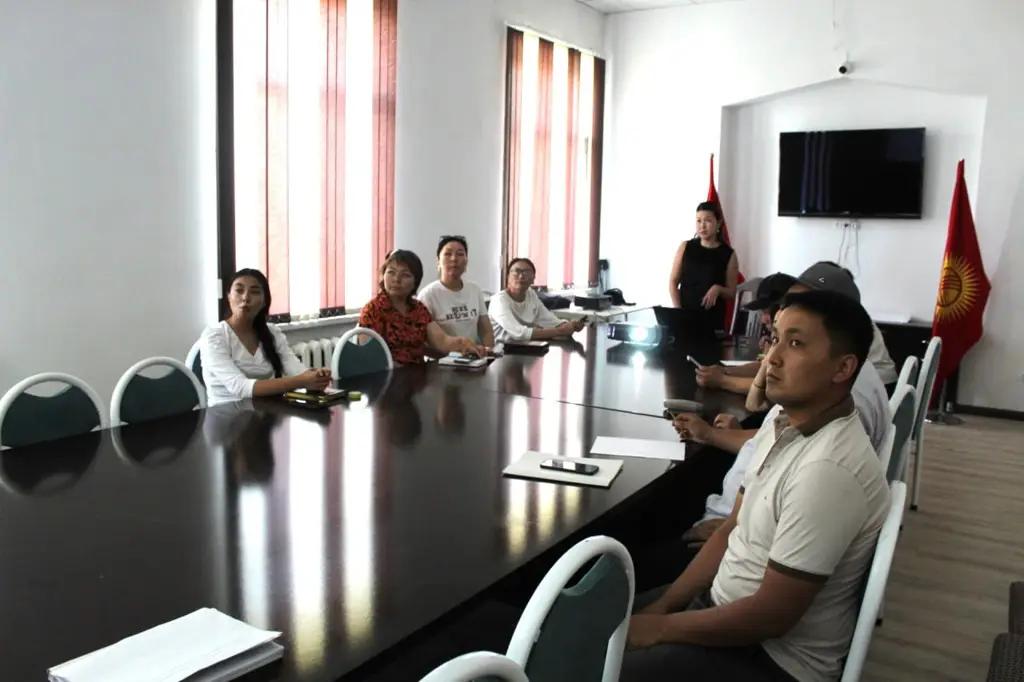 Госслужащим в Аксыйском районе рассказали о защите финансов от возможных рисков