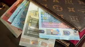 Сом просел ко всем основным валютам. Курсы Нацбанка на 2 июля