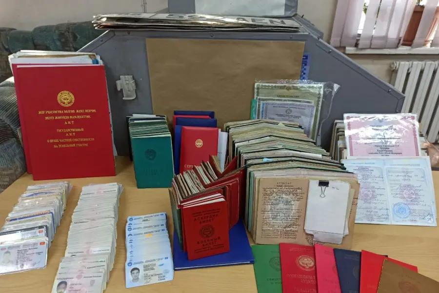 За три месяца в бюро находок принесли 343 документа. Большая часть — это паспорта