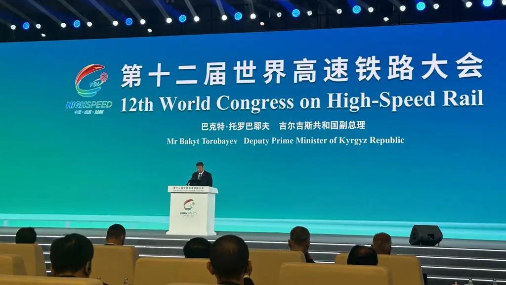 Кыргызстан представил в Пекине два стратегических проекта