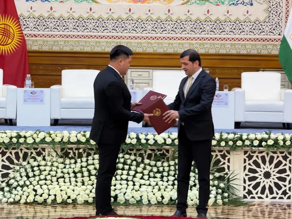 From flour to fruit: Kyrgyzstan and Tajikistan agree on supplies of agricultural products