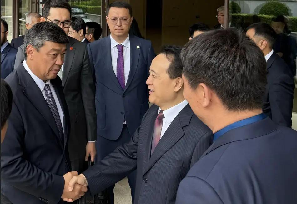 Kyrgyzstan and China discussed the launch of a strategic railway corridor